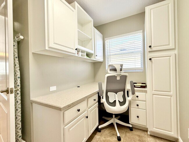 Building Photo - Live The Villages life: 3Bedrooms/2Baths furnished home with all the premier recreation access!