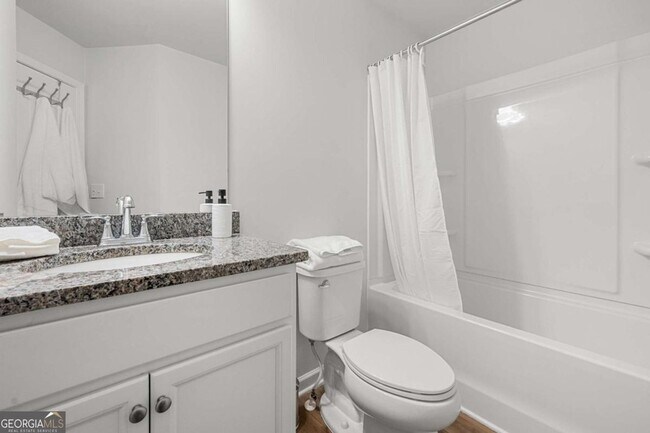 Building Photo - 925 Lakehaven Ln