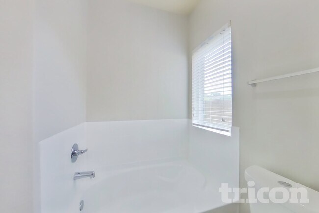 Building Photo - 2122 Hackberry Bank Ln