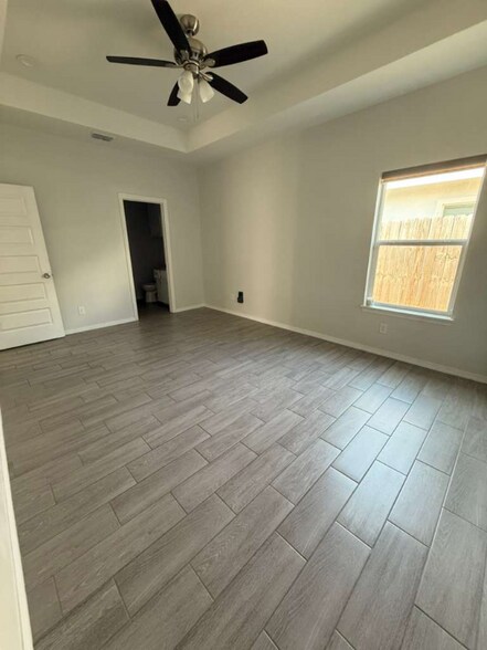 Building Photo - 1307 W Heritage Dr