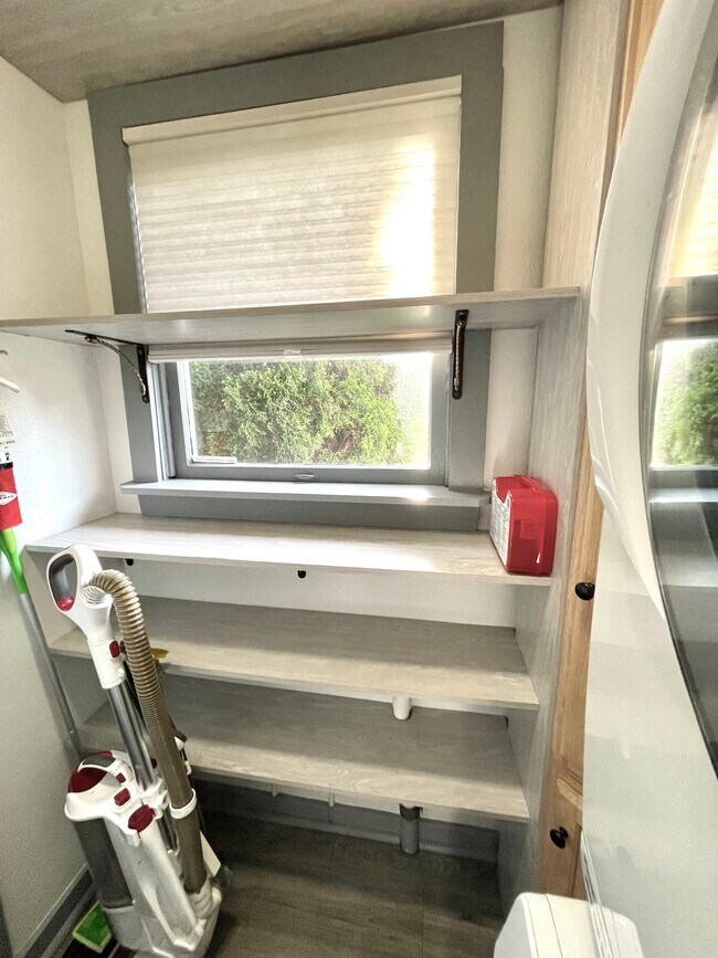 Building Photo - 313 NE Stanton St