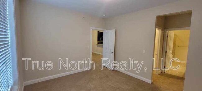 Building Photo - 960 Perry St