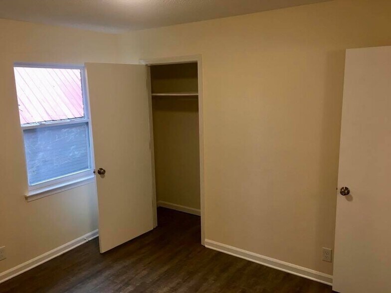 Bedroom 2 - 422 McClellan Ave
