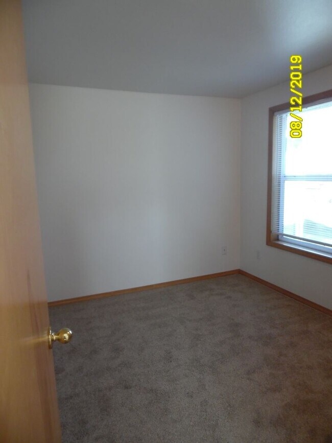 Building Photo - 473-475 SE Excel St