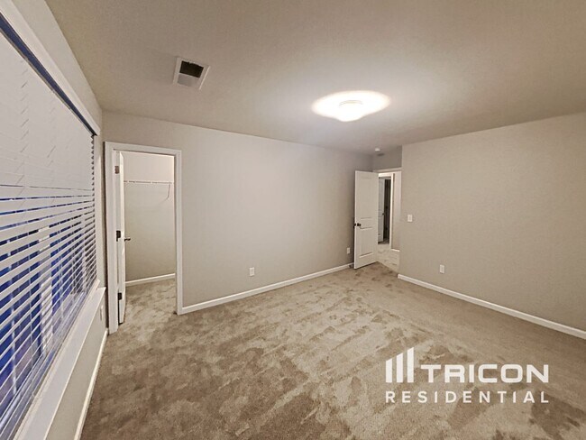 Building Photo - 4406 Oak Pointe Dr