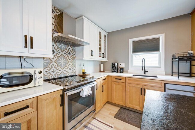 Building Photo - 325 Juniper Dr