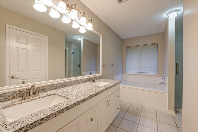 Building Photo - 3322 Larkwood Ln