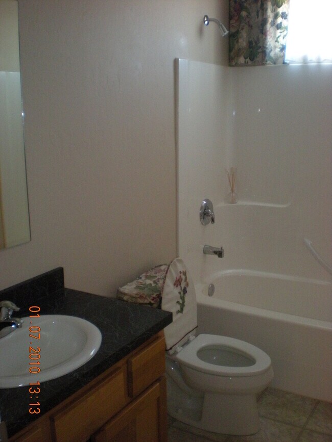 Building Photo - Beautiful 3 Bedroom 2 Bathroom House  **NE...