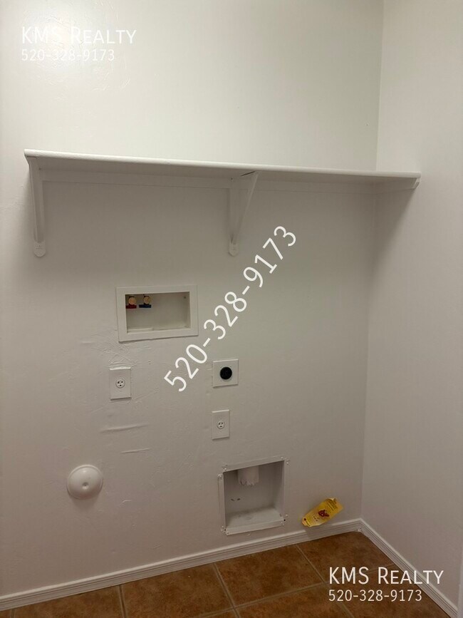 Building Photo - 3638 Drexel Manor Stra