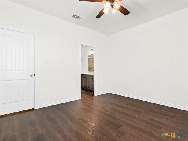 Building Photo - 5104 Rose Gdn Lp