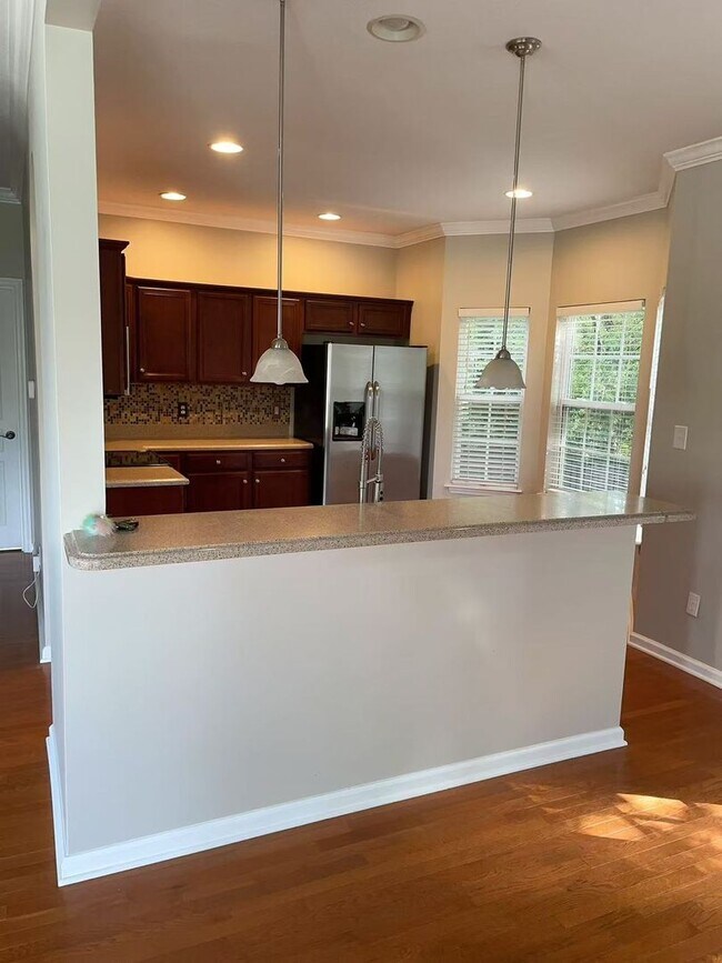 Building Photo - 4beds3bath House for rent