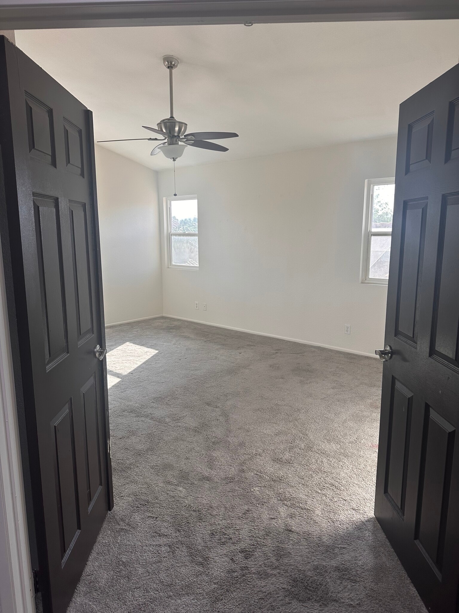 Building Photo - 581 Gladiola St