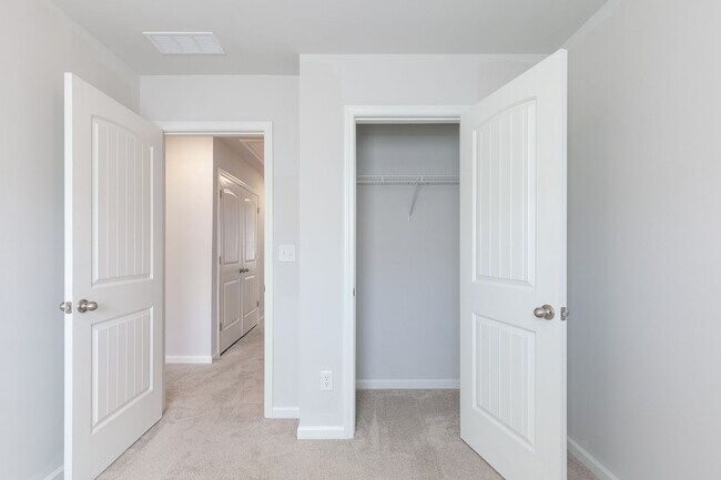 Building Photo - Newly Constructed 3bd/3.5ba w/ Gym, Min From Airport and Downtown Hapeville!