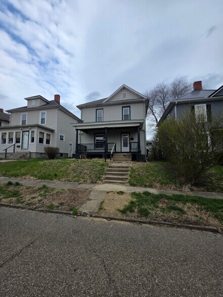 Building Photo - 364 S 10th St