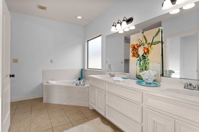 Building Photo - 111 Cove Pl