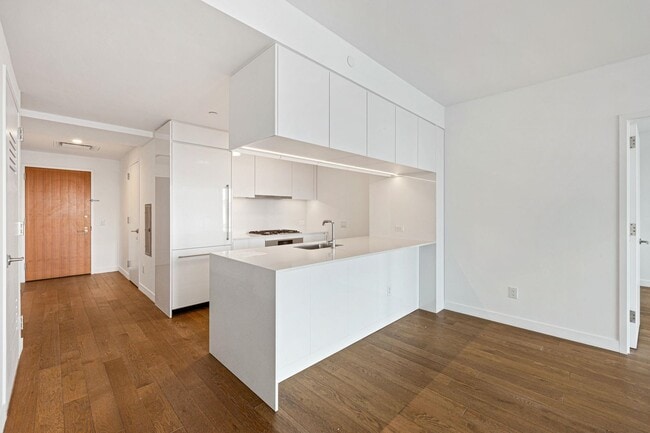 Building Photo - 99 Hudson St