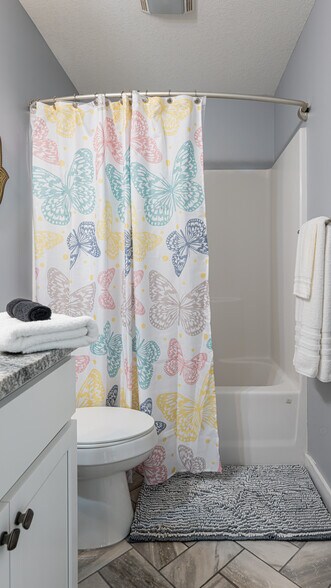 Building Photo - 664 Old Fort Rd