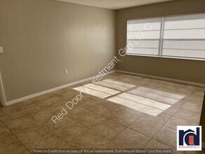 Building Photo - Downstairs 1/1 - Small Quiet Apartment Com...