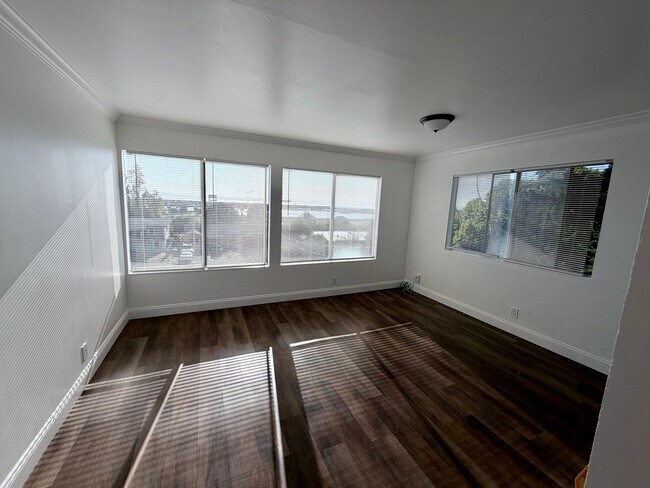 Building Photo - 110 Hilborn St