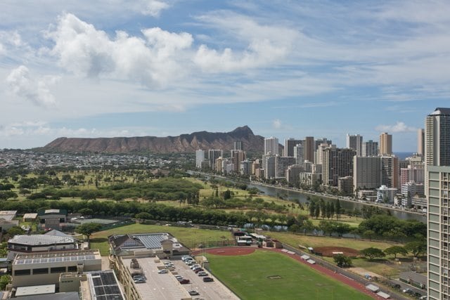 Building Photo - KAPIOLANI 2 Bedroom - Spacious and Bright ...