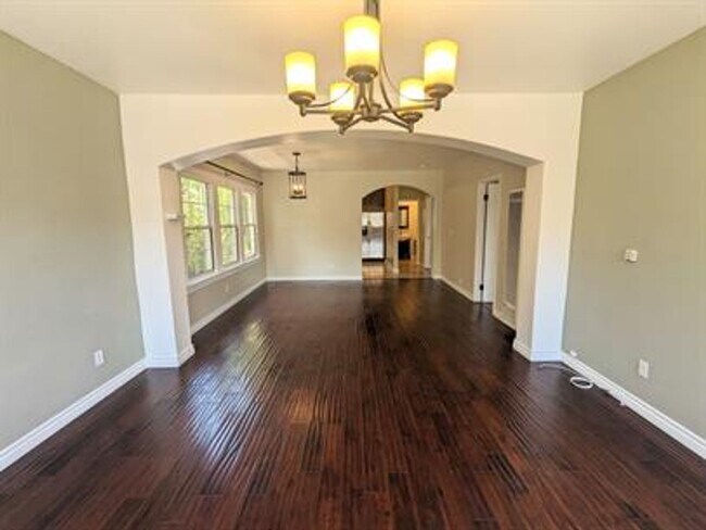 Building Photo - Beautiful 2-Bedroom Home Now Available