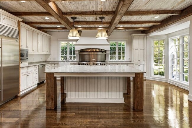 Building Photo - 2485 W Wesley Rd NW