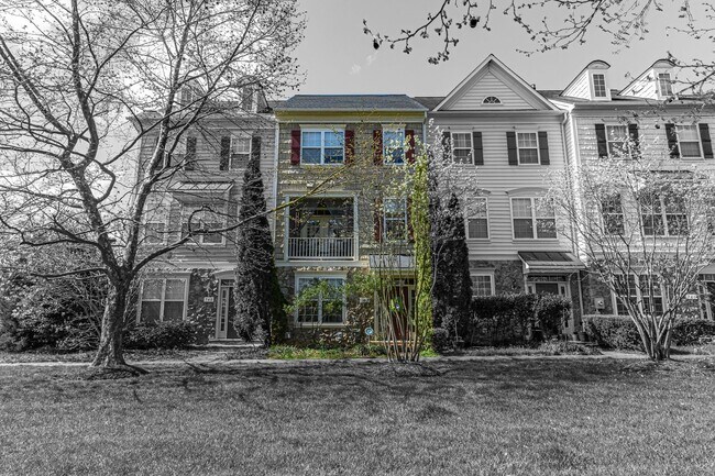 Building Photo - Belmont Bay Beauty! Three level two car ga...