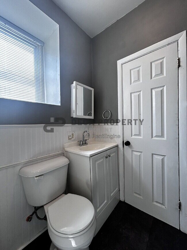 Building Photo - 1555 Salerno Dr