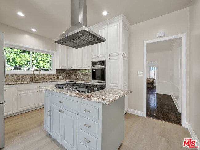 Building Photo - 743 N Orange Dr