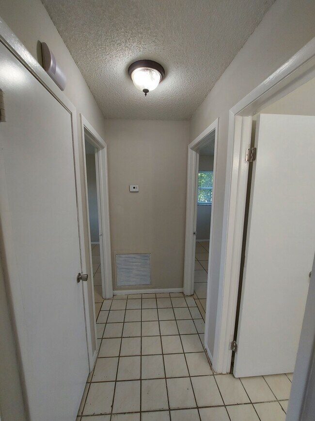 Building Photo - 5554 Eighth Ave