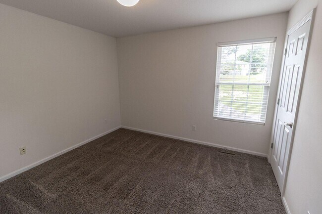 Building Photo - 3300 E St Charles Rd