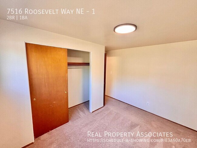 Building Photo - 7516 Roosevelt Way NE