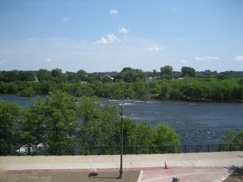 Building Photo - 35 Riverwalk Way