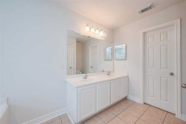 Building Photo - 119 Gallery Cove Ct