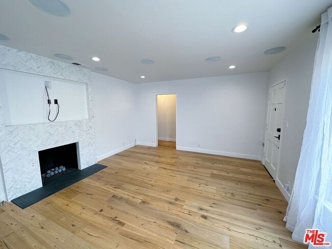 Building Photo - 6214 W 77th St