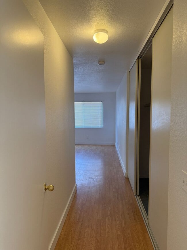 Building Photo - Stylish Single-Story Home with A/C & Firep...