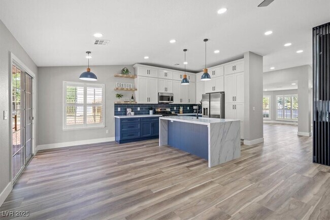 Building Photo - 5005 Cliffrose Dr