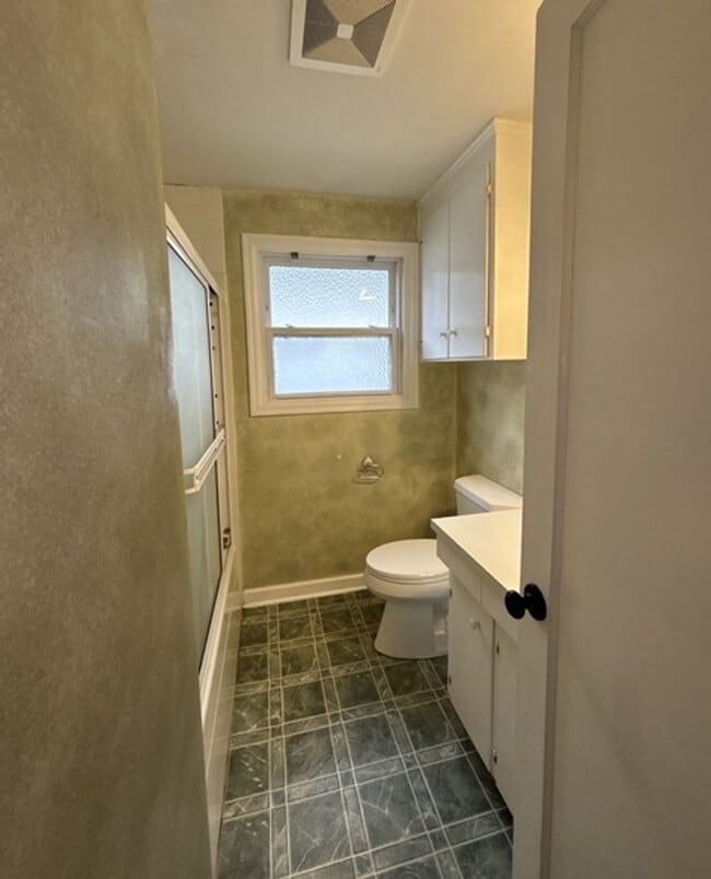 Building Photo - 2Bd/1Ba Single Story House - For Viewing!