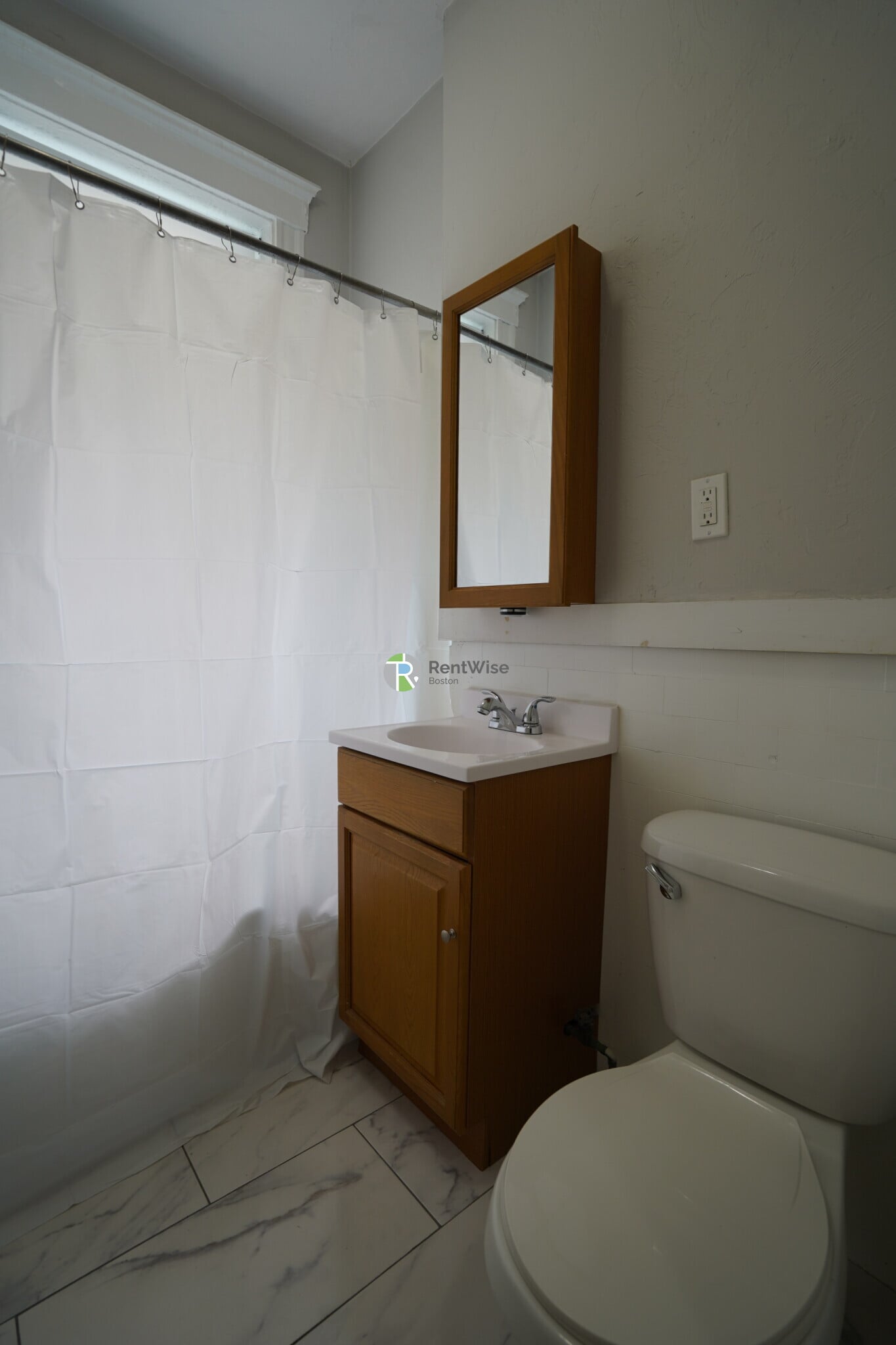 Building Photo - 220 Kelton St