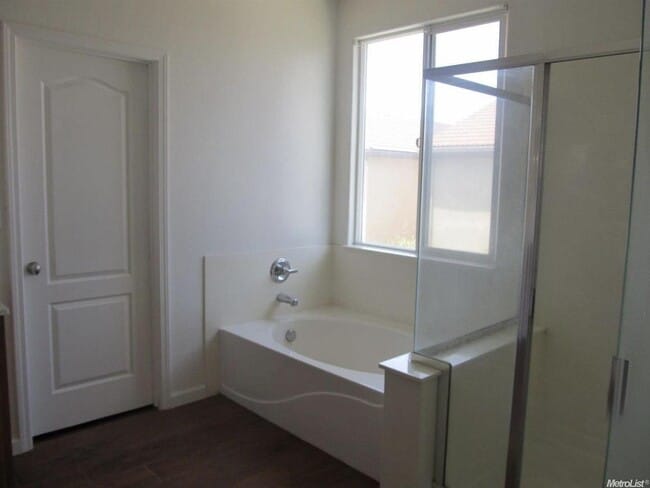 Building Photo - 233 American Farms Ave