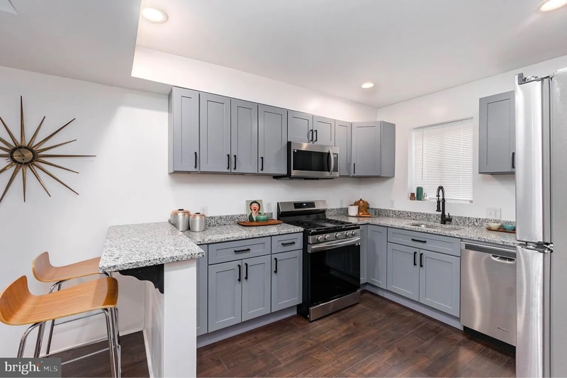 Building Photo - 708 S Curley St