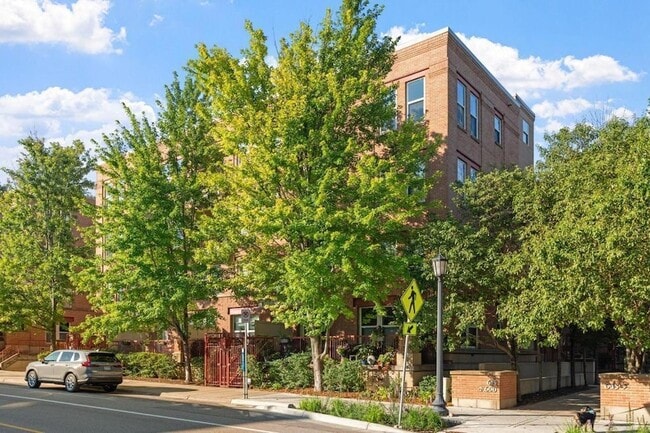 Building Photo - 615 N 1st St