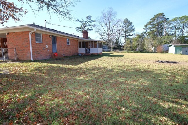 Building Photo - 4018 N Oak Street Extension