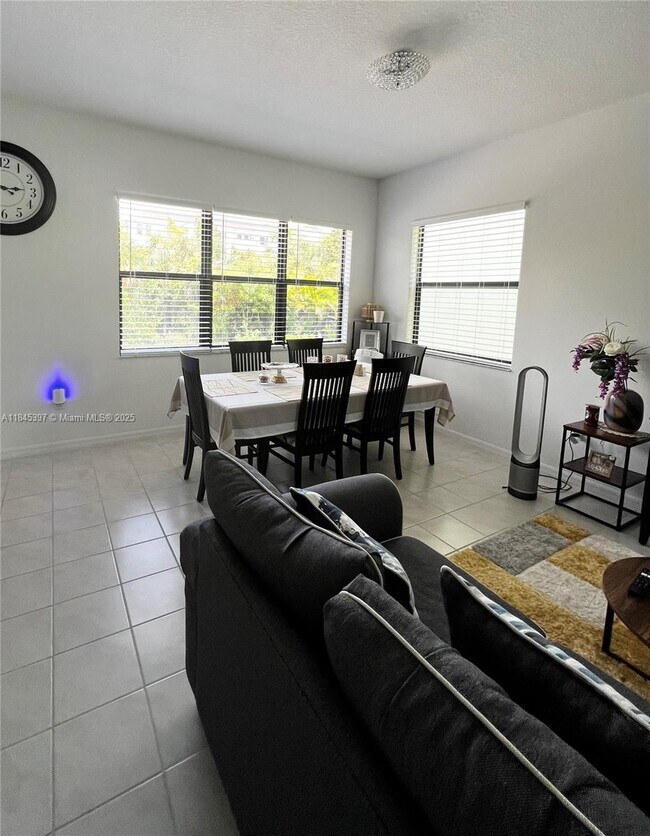 Building Photo - 8951 Madrid Cir