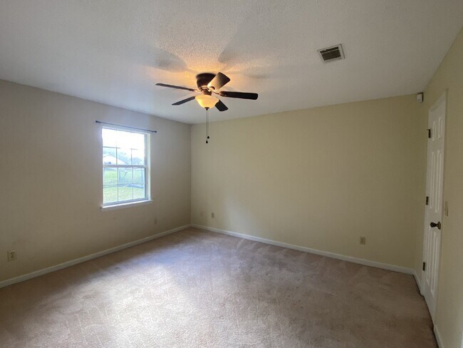 Building Photo - House for Rent