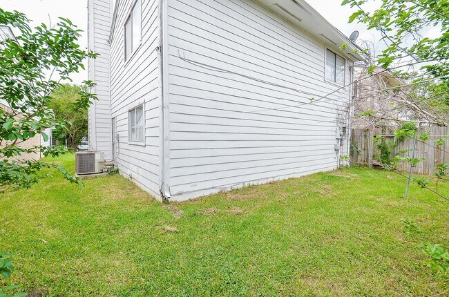 Building Photo - 11818 Spring Grove Dr