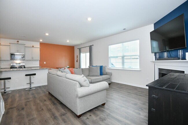 Building Photo - 4716 Reedy Creek Farm Cir