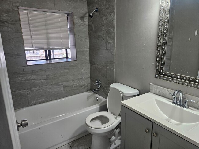 Building Photo - 6147 Moonbeam Dr