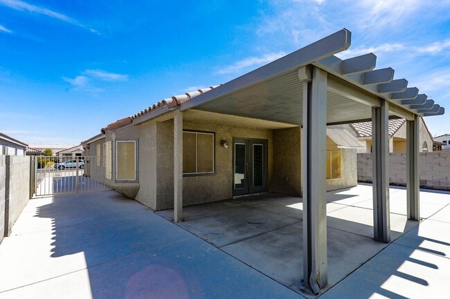 Building Photo - 3 Bed, 2 Bath Single Story West Vegas Beauty