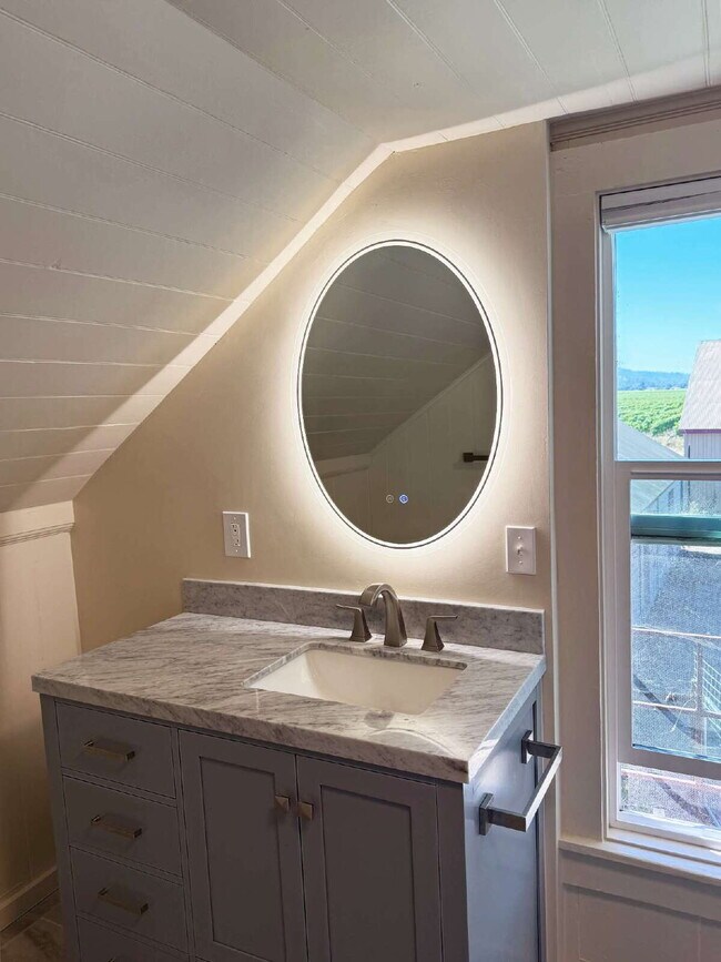 Building Photo - Spacious Two-Story Ranch Home Near Sonoma
